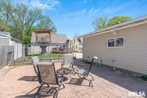 Exterior - 2323 S State St, Springfield, IL 62704 photo 5 of 6