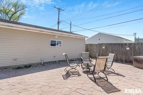 Exterior - 2323 S State St, Springfield, IL 62704 photo 6 of 6