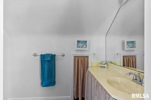 Bath - 2323 S State St, Springfield, IL 62704 photo 2 of 2