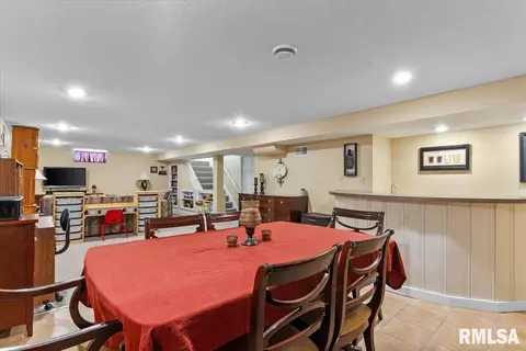 Dining - 2323 S State St, Springfield, IL 62704 photo 2 of 2