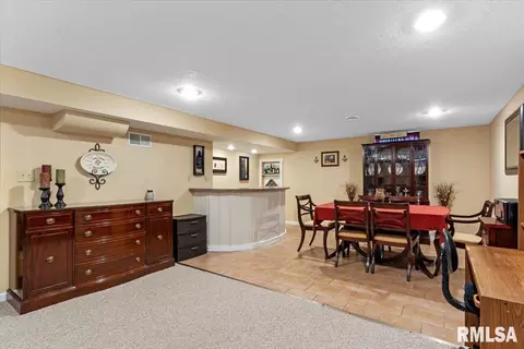 Dining - 2323 S State St, Springfield, IL 62704 photo 1 of 2