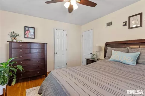 Bedroom - 2323 S State St, Springfield, IL 62704 photo 2 of 6