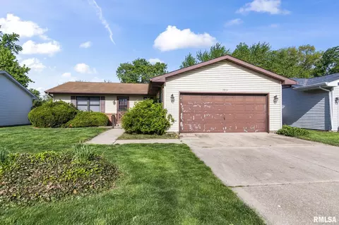 1913 Scarbrough Rd, Springfield, IL 62702