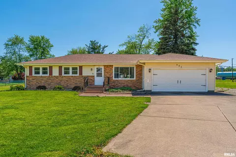 603 N Illinois St, Warrensburg, IL 62573