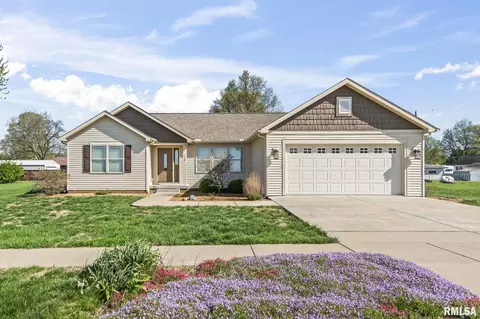 210 Cedar St, Kincaid, IL 62540