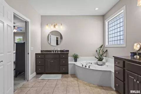 Bath - 4405 Turtle Bay, Springfield, IL 62711 photo 2 of 5