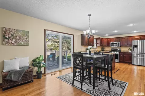 Dining - 1709 Clearview Dr, Springfield, IL 62704 photo 4 of 6