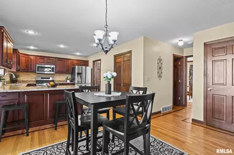 Dining - 1709 Clearview Dr, Springfield, IL 62704 photo 5 of 6