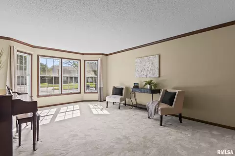 Living - 1709 Clearview Dr, Springfield, IL 62704 photo 1 of 7