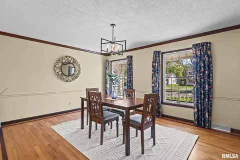 Dining - 1709 Clearview Dr, Springfield, IL 62704 photo 1 of 6