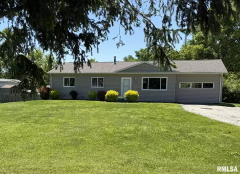 1600 E Walnut St, Chatham, IL 62629
