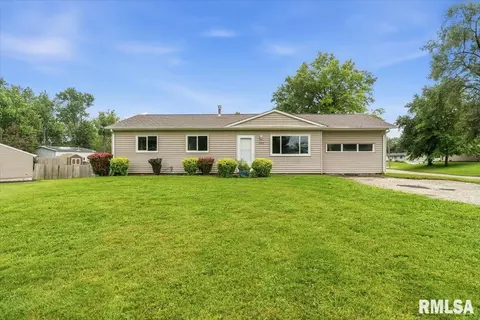 1600 E Walnut St, Chatham, IL 62629