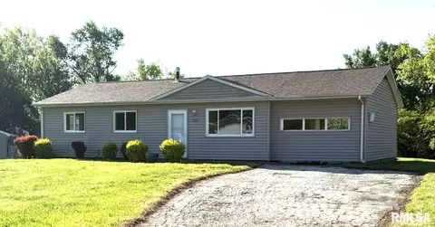 1600 E Walnut St, Chatham, IL 62629
