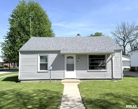 715 E 3rd St, Galesburg, IL 61401