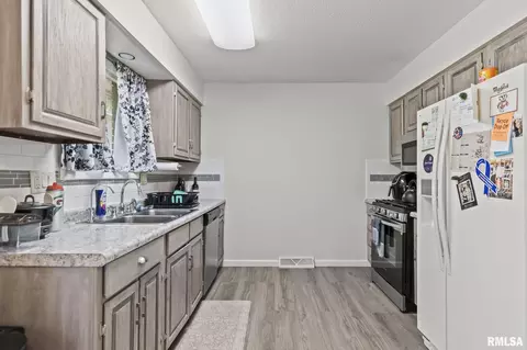 Kitchen - 232 Dickinson Rd, Springfield, IL 62704 photo 2 of 4