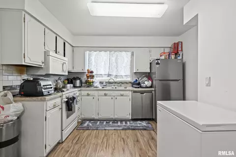 Kitchen - 232 Dickinson Rd, Springfield, IL 62704 photo 4 of 4