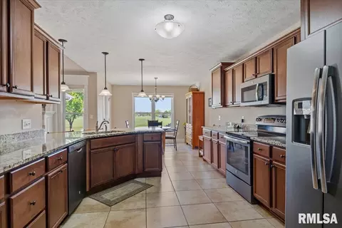 Kitchen - 3303 Lakemere Dr, Springfield, IL 62711 photo 2 of 2