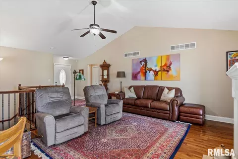 Living - 3303 Lakemere Dr, Springfield, IL 62711 photo 2 of 2