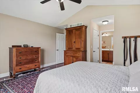 Bedroom - 3303 Lakemere Dr, Springfield, IL 62711 photo 3 of 5