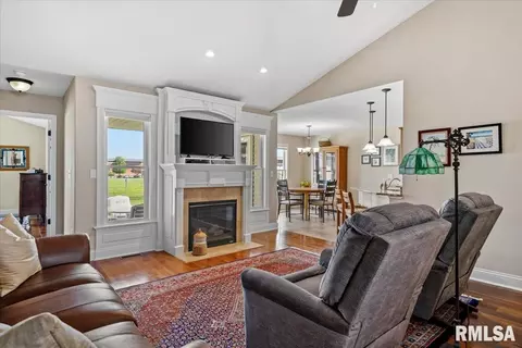 Living - 3303 Lakemere Dr, Springfield, IL 62711 photo 1 of 2