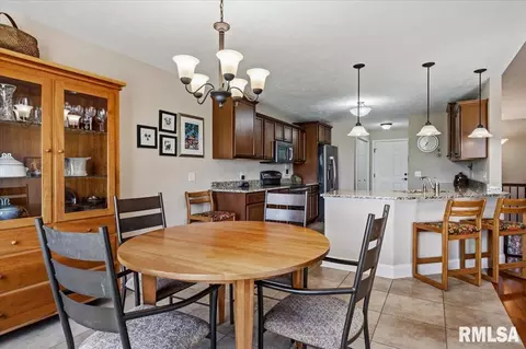 Dining - 3303 Lakemere Dr, Springfield, IL 62711 photo 2 of 3