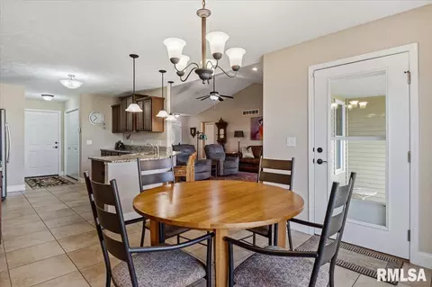 Dining - 3303 Lakemere Dr, Springfield, IL 62711 photo 3 of 3