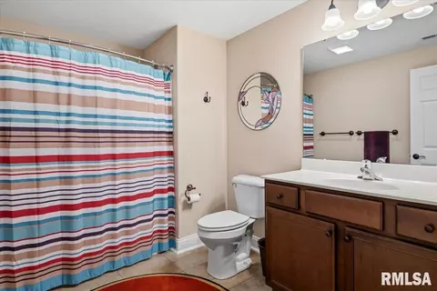 Bath - 3303 Lakemere Dr, Springfield, IL 62711 photo 4 of 4