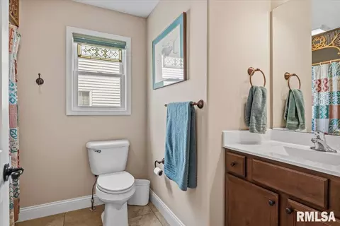 Bath - 3303 Lakemere Dr, Springfield, IL 62711 photo 3 of 4