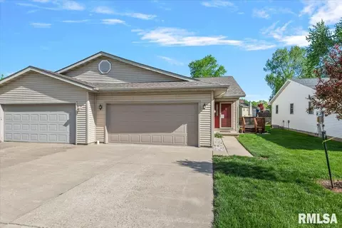 203 Wintergreen Dr, Chatham, IL 62629