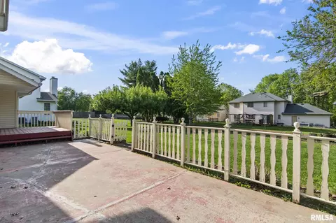 Exterior - 3985 Mill Stone Dr, Springfield, IL 62711 photo 4 of 8
