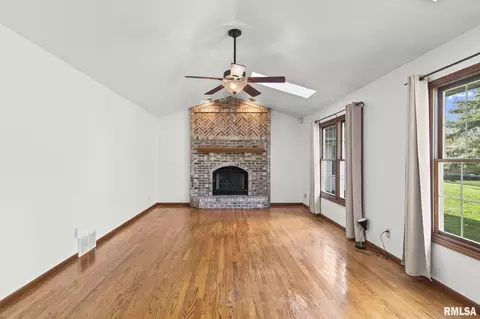 Living - 3985 Mill Stone Dr, Springfield, IL 62711 photo 7 of 9