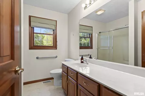 Bath - 3985 Mill Stone Dr, Springfield, IL 62711 photo 4 of 5
