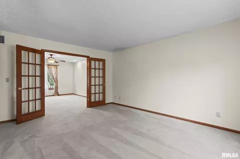 Living - 3985 Mill Stone Dr, Springfield, IL 62711 photo 3 of 9