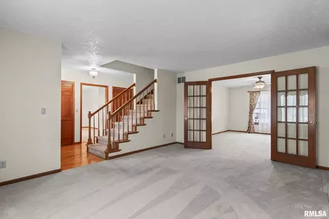 Living - 3985 Mill Stone Dr, Springfield, IL 62711 photo 2 of 9