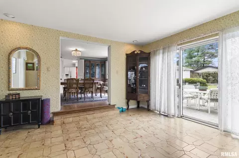 Dining - 1516 Willemore Ave, Springfield, IL 62704 photo 4 of 6