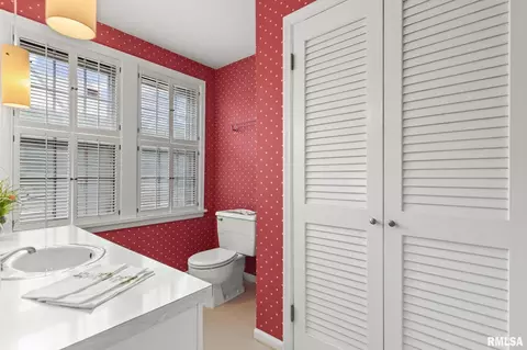 Bath - 1516 Willemore Ave, Springfield, IL 62704 photo 1 of 5