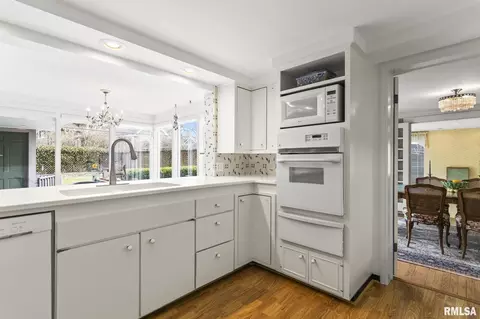 Kitchen - 1516 Willemore Ave, Springfield, IL 62704 photo 2 of 5