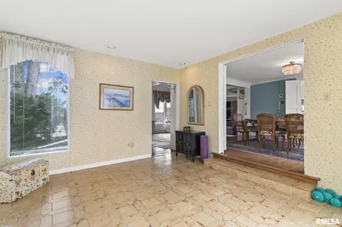 Entry Way - 1516 Willemore Ave, Springfield, IL 62704 photo 3 of 8