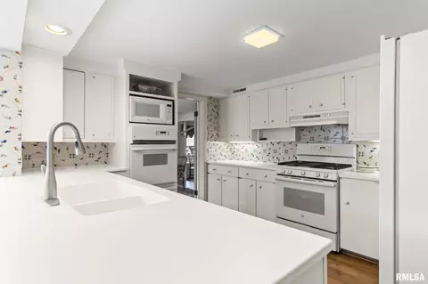 Kitchen - 1516 Willemore Ave, Springfield, IL 62704 photo 3 of 5