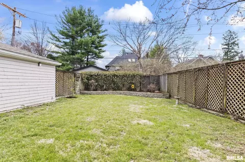 Exterior - 1516 Willemore Ave, Springfield, IL 62704 photo 6 of 10