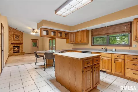 Kitchen - 3990 Springer Ln, Springfield, IL 62711 photo 1 of 4