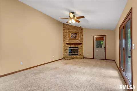 Living - 3990 Springer Ln, Springfield, IL 62711 photo 6 of 8