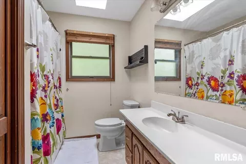 Bath - 3990 Springer Ln, Springfield, IL 62711 photo 3 of 3
