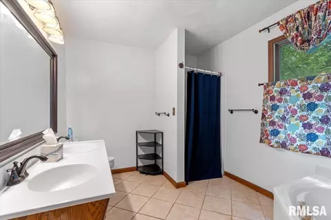 Bath - 3990 Springer Ln, Springfield, IL 62711 photo 1 of 3
