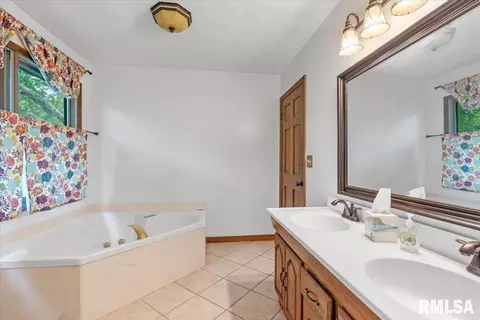 Bath - 3990 Springer Ln, Springfield, IL 62711 photo 2 of 3