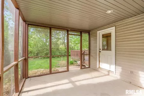 Exterior - 3990 Springer Ln, Springfield, IL 62711 photo 7 of 10