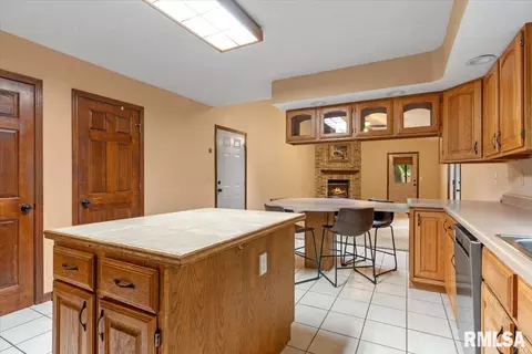Kitchen - 3990 Springer Ln, Springfield, IL 62711 photo 2 of 4