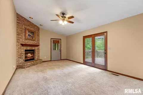 Living - 3990 Springer Ln, Springfield, IL 62711 photo 5 of 8