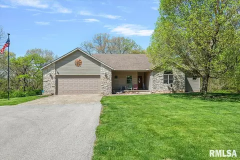 13563 Woodland Dr, Athens, IL 62613