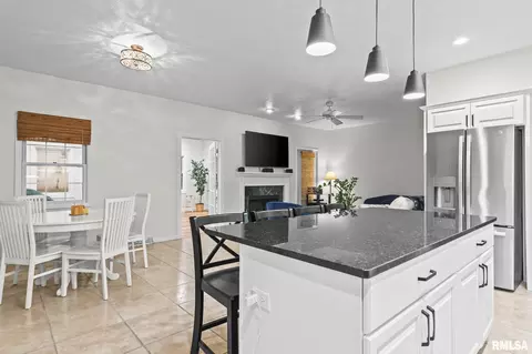 Kitchen - 6508 Christine Ct, Springfield, IL 62712 photo 4 of 6